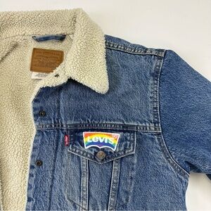 Levis ExBoyfriend Sherpa Trucker Jackets Womens Large Rainbow patch Denim Pride